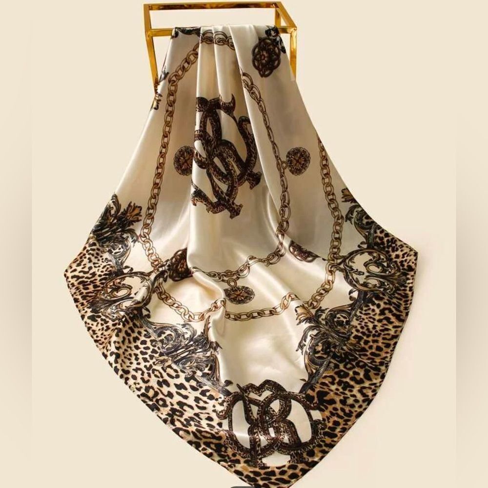 Leopard Chain Pattern Scarf - Picture 2 of 4